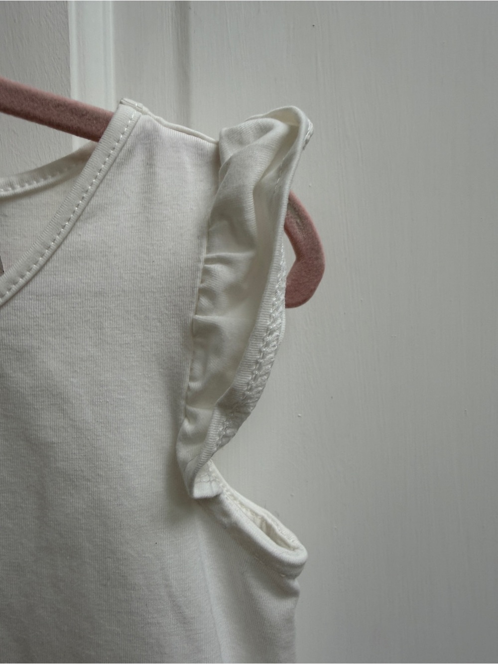 NWOT Aspen Kids XS 4 Off White Ruffle Short Sleeve Stretchy Blouse Shirt Top - Picture 2 of 4